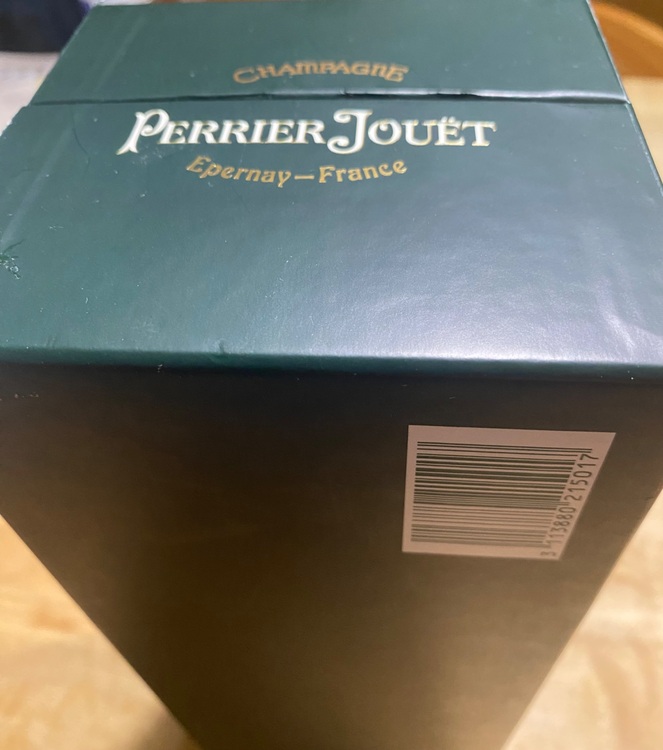 シャンパン ペリエ・ジュエ （お酒）の商品画像 - 査定依頼日：2025年10月10日 - 最高査定価格：15,000円
