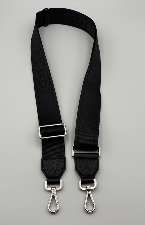 フェンディ  （ブランドバッグ）の商品画像 - 査定依頼日：2025年8月5日 - 最高査定価格：100,000円