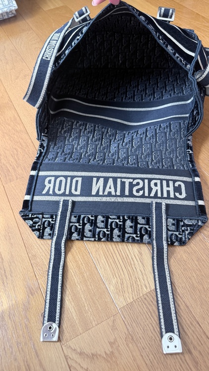Christian Dior オブリーク モーション バックパック リュック ブラック（ブランドバッグ）の商品画像 - 査定依頼日：2026年9月21日 - 最高査定価格：160,000円