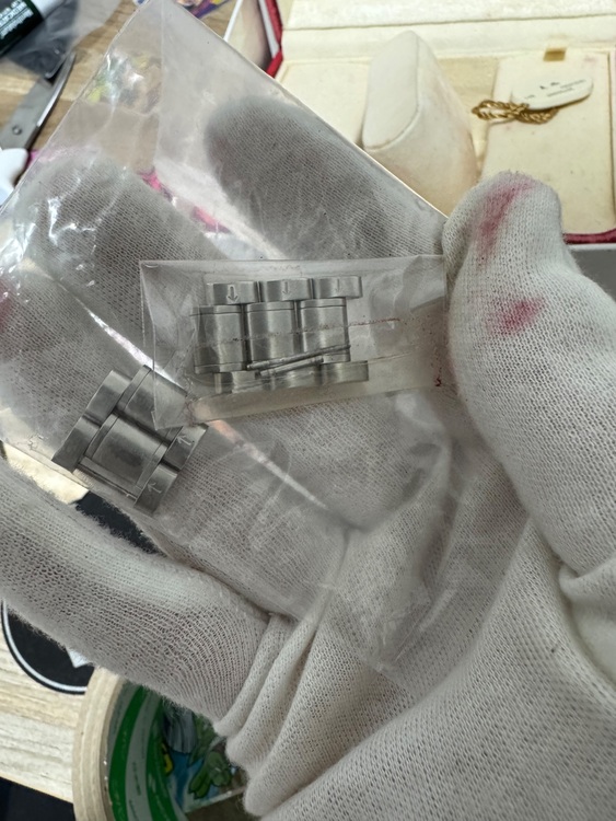 オメガ スピードマスター 3570.5（高級時計）の商品画像 - 査定依頼日：2025年10月19日 - 最高査定価格：600,000円