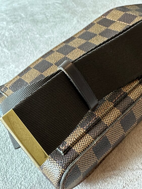 ルイ ヴィトン ジェロニモス ダミエ エベヌ N51994 ボディバッグ（ブランドバッグ）の商品画像 - 査定依頼日：2025年5月2日 - 最高査定価格：60,000円