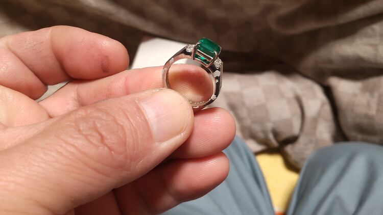エメラルドの指輪（宝石）の商品画像 - 査定依頼日：2025年11月22日 - 最高査定価格：150,000円