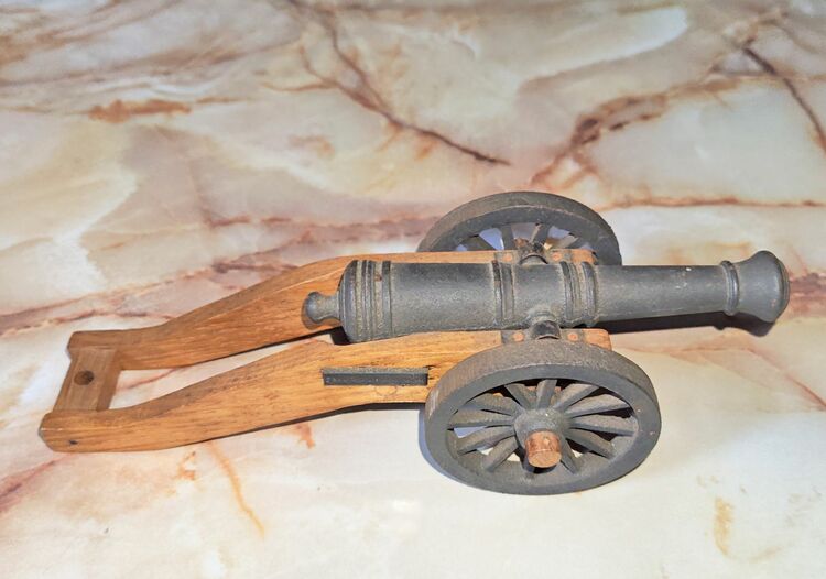 イギリス製　マイニング　カノン砲置物（美術品・骨董品）の商品画像 - 査定依頼日：2025年8月13日 - 最高査定価格：4,000円