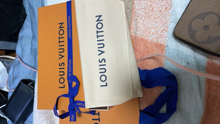 ジャイアントモノグラム（ブランド財布・小物）の商品画像 - 査定依頼日：2025年5月25日 - 最高査定価格：33,300円