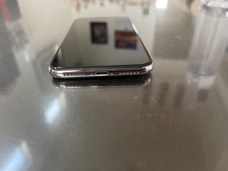 iPhoneX 64G シルバー　SIMフリー（スマホ）の商品画像 - 査定依頼日：2025年11月2日 - 最高査定価格：16,000円