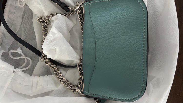 coach crossボディバッグ（ブランドバッグ）の商品画像 - 査定依頼日：2025年11月18日 - 最高査定価格：4,000円