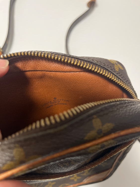 ダヌーブショルダーバック（ブランドバッグ）の商品画像 - 査定依頼日：2026年2月2日 - 最高査定価格：15,000円