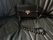 ★VALENTINO SMALL ROCKSTUD CROSSBODY BAG （ブランドバッグ）の商品画像 - 査定依頼日：2023年10月16日 - 最高査定価格：59,000円