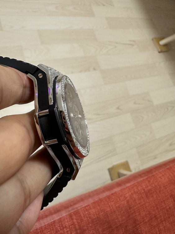 ウブロ ビックバン H301.SX.130.RX174 パヴェ ダイヤ（高級時計）の商品画像 - 査定依頼日：2025年8月26日 - 最高査定価格：1,500,000円