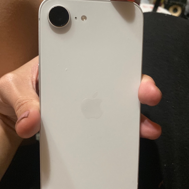 iPhone iPhone 16e 256GB au（スマホ）の商品画像 - 査定依頼日：2026年6月20日 - 最高査定価格：68,000円