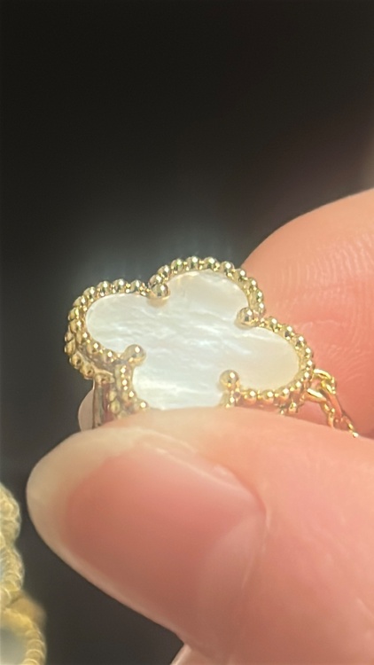 マジック アルハンブラ イヤリング、3モチーフ（金・貴金属）の商品画像 - 査定依頼日：2026年3月30日 - 最高査定価格：1,000,000円