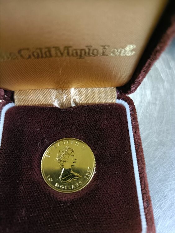 メープルリーフ金貨1/4オンス（金・貴金属）の商品画像 - 査定依頼日：2025年6月10日 - 最高査定価格：127,000円