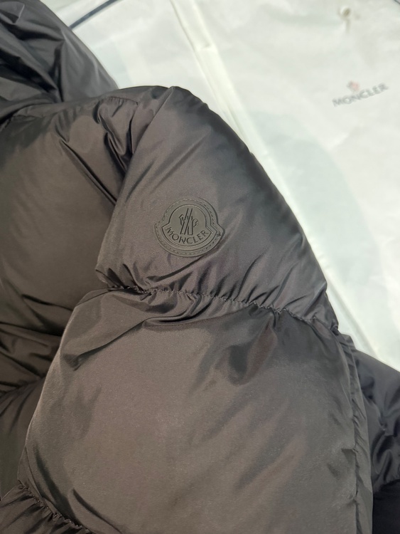 Montcla（古着・ファッション）の商品画像 - 査定依頼日：2026年10月5日 - 最高査定価格：100,000円