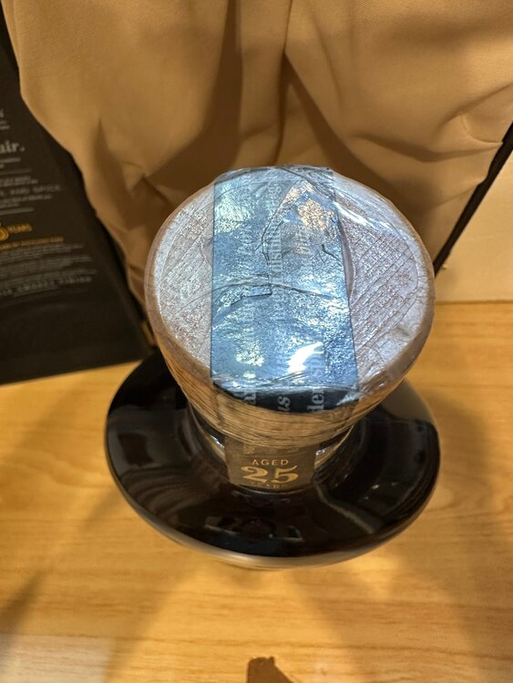 ハイランドパーク25年オフィシャル48.1%（お酒）の商品画像 - 査定依頼日：2025年4月6日 - 最高査定価格：60,000円