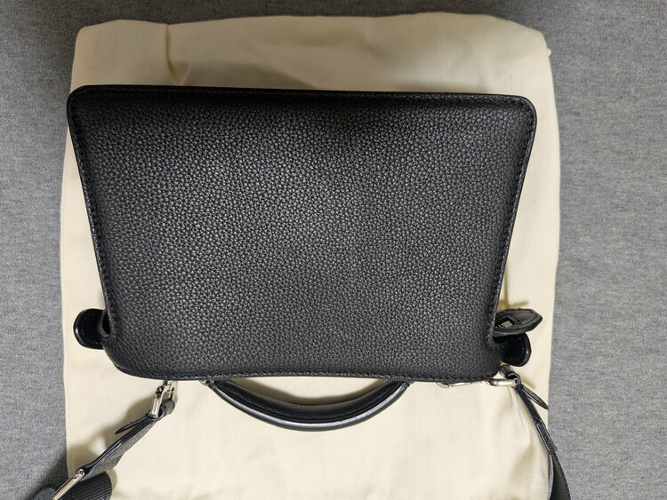 FENDI PEEKABOO ISeeU エックスクロス（ブランドバッグ）の商品画像 - 査定依頼日：2026年8月10日 - 最高査定価格：180,000円