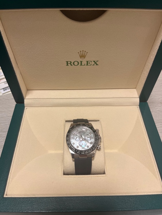 ロレックス デイトナ 116519lnn（高級時計）の商品画像 - 査定依頼日：2025年6月8日 - 最高査定価格：6,000,000円