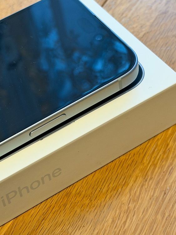 iPhone 15 128GB docomo（スマホ）の商品画像 - 査定依頼日：2026年3月31日 - 最高査定価格：66,000円