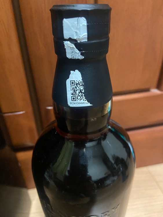 山崎18年　箱、ラベルスレあり。中国QRコードが綺麗に剥がれない。（お酒）の商品画像 - 査定依頼日：2026年9月8日 - 最高査定価格：50,000円