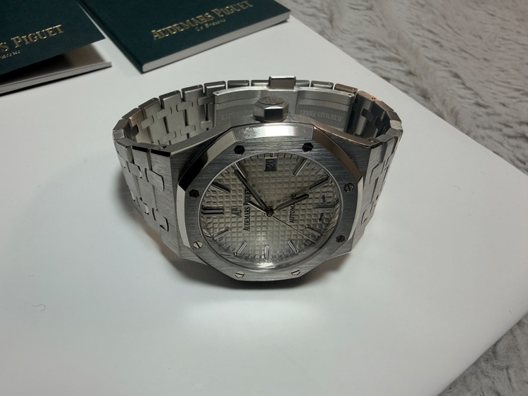 ロイヤルオーク（高級時計）の商品画像 - 査定依頼日：2025年11月22日 - 最高査定価格：5,100,000円