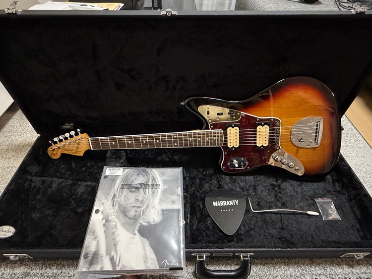 Kurt Cobain Jaguar® Left-Hand（ピアノ・楽器・PA機材）の商品画像 - 査定依頼日：2026年4月4日 - 最高査定価格：145,000円