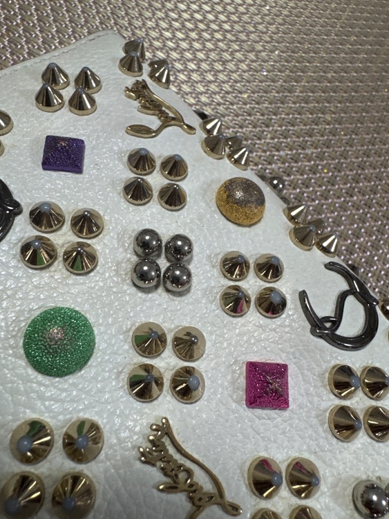 ルブタン　財布（ブランド財布・小物）の商品画像 - 査定依頼日：2025年12月9日 - 最高査定価格：10,000円