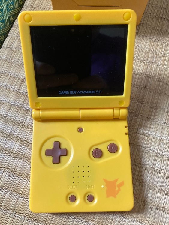 ゲームボーイアドバンス　ピカチュウバージョン（ゲーム機本体・ゲームソフト）の商品画像 - 査定依頼日：2022年7月11日 - 最高査定価格：15,000円