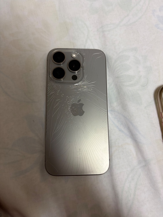 iPhone iPhone 15 Pro 256GB Softbank（スマホ）の商品画像 - 査定依頼日：2026年7月2日 - 最高査定価格：100,000円