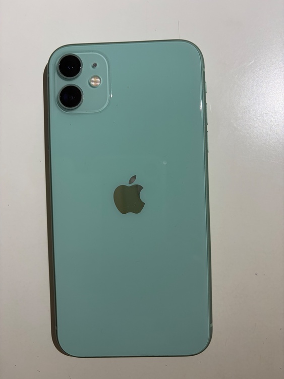 iPhone iPhone11 64GB au（スマホ）の商品画像 - 査定依頼日：2026年6月18日 - 最高査定価格：16,500円