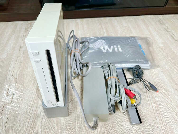 Nintendo Wii本体とコントローラーとソフト６本（ゲーム機本体・ゲームソフト）の商品画像 - 査定依頼日：2025年3月30日 - 最高査定価格：3,500円