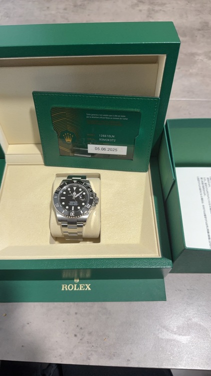 サブマリーナデイト（高級時計）の商品画像 - 査定依頼日：2025年11月17日 - 最高査定価格：2,230,000円