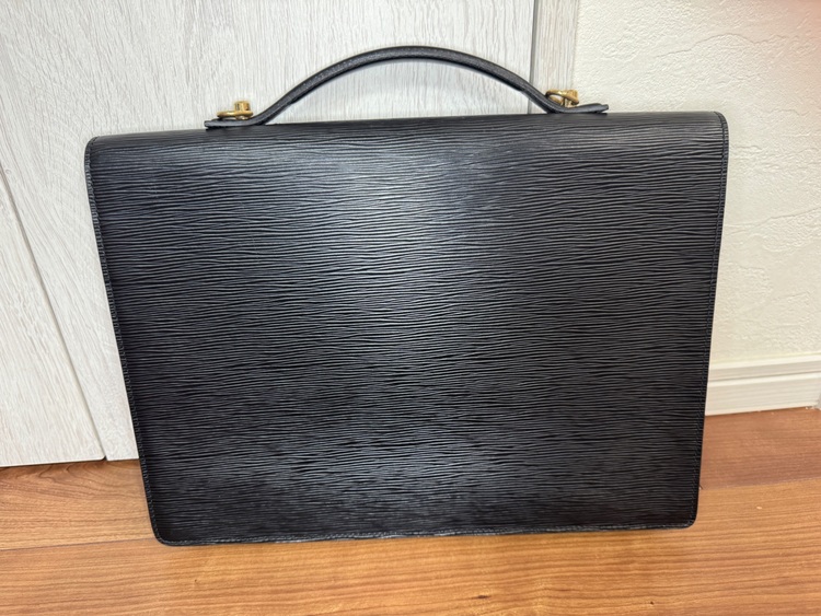 LOUIS VUITTON ビジネスバッグ ビジネスバッグ エピ ポルトドキュマ（ブランドバッグ）の商品画像 - 査定依頼日：2025年12月1日 - 最高査定価格：50,000円