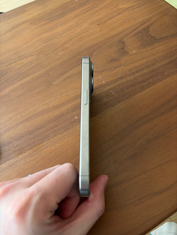 iPhone 15 Pro 128GB SIMフリー（スマホ）の商品画像 - 査定依頼日：2026年1月17日 - 最高査定価格：77,000円