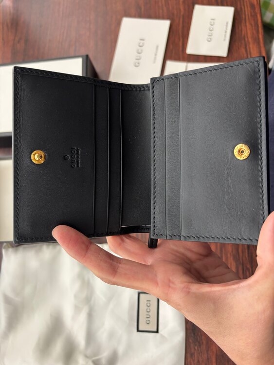 GGストリームビー　二つ折り財布（ブランド財布・小物）の商品画像 - 査定依頼日：2025年4月7日 - 最高査定価格：12,000円