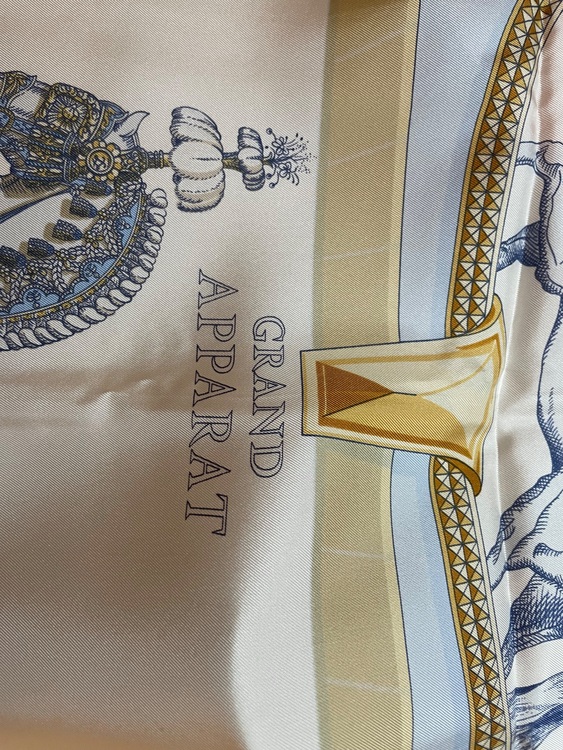 エルメススカーフカレ（古着・ファッション）の商品画像 - 査定依頼日：2025年9月27日 - 最高査定価格：5,000円