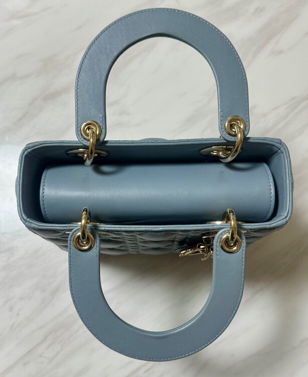 レディディオール（ブランドバッグ）の商品画像 - 査定依頼日：2025年2月28日 - 最高査定価格：400,000円