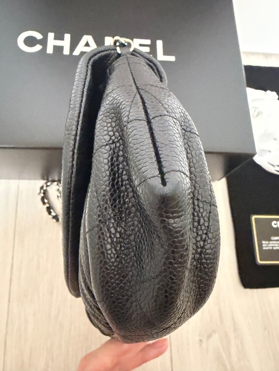 ハーフムーンチェーンウォレット（ブランド財布・小物）の商品画像 - 査定依頼日：2026年10月12日 - 最高査定価格：170,000円