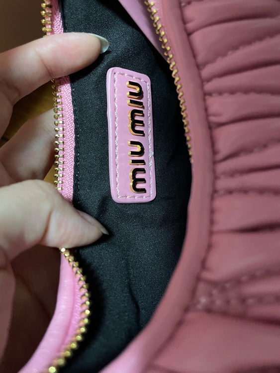 ミュウミュウ  （ブランドバッグ）の商品画像 - 査定依頼日：2025年9月19日 - 最高査定価格：70,000円