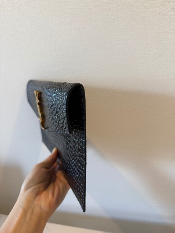 クラッチバック（ブランドバッグ）の商品画像 - 査定依頼日：2025年2月23日 - 最高査定価格：30,000円