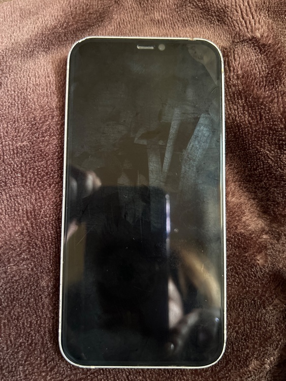 iPhone 12 64GB au（スマホ）の商品画像 - 査定依頼日：2026年4月24日 - 最高査定価格：13,000円