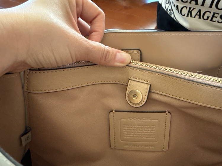coachバック（ブランドバッグ）の商品画像 - 査定依頼日：2026年5月9日 - 最高査定価格：8,000円