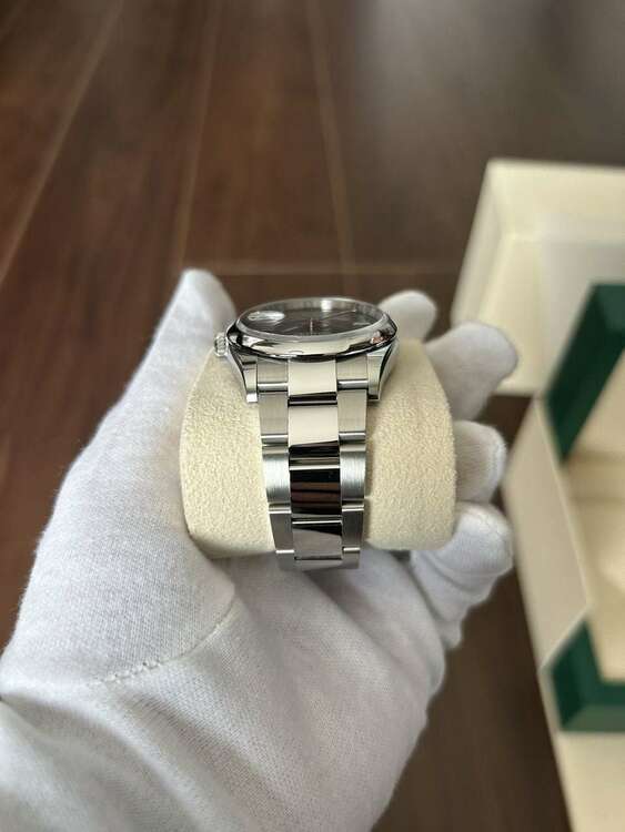 ロレックス デイトジャスト 126200　DATEJAST36 スレートローマ スムースベゼルオイスターブレス（高級時計）の商品画像 - 査定依頼日：2025年3月14日 - 最高査定価格：1,190,000円