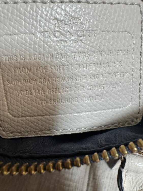 コーチ　ｸﾛｽｸﾞﾚｰﾝ ﾍﾞﾈｯﾄ ﾍﾞﾋﾞｰ ｻｯﾁｪﾙ バ（ブランド財布・小物）の商品画像 - 査定依頼日：2025年2月14日 - 最高査定価格：5,000円