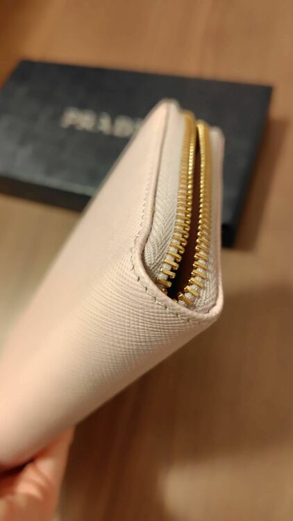 プラダ（ブランド財布・小物）の商品画像 - 査定依頼日：2025年8月29日 - 最高査定価格：10,000円