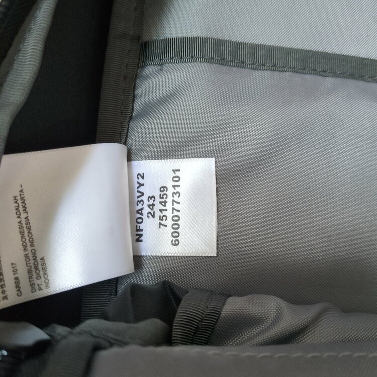 THE NORTH FACE　VAULT バックパック ブラック（古着・ファッション）の商品画像 - 査定依頼日：2026年4月3日 - 最高査定価格：2,000円