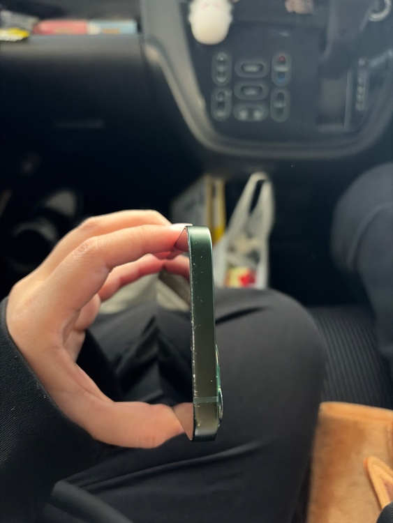 iPhone 13 128GB au（スマホ）の商品画像 - 査定依頼日：2026年4月2日 - 最高査定価格：28,000円