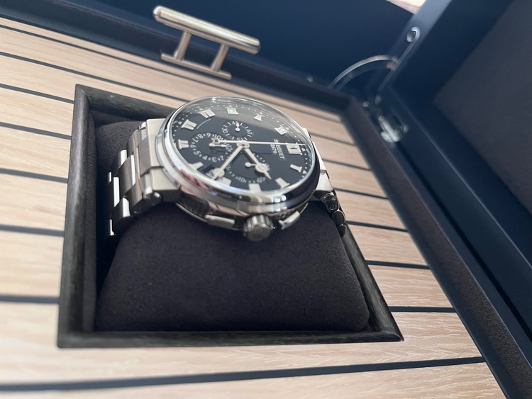 マリーンクロノグラフ(TI,ブルー文字盤)（高級時計）の商品画像 - 査定依頼日：2025年8月16日 - 最高査定価格：2,100,000円