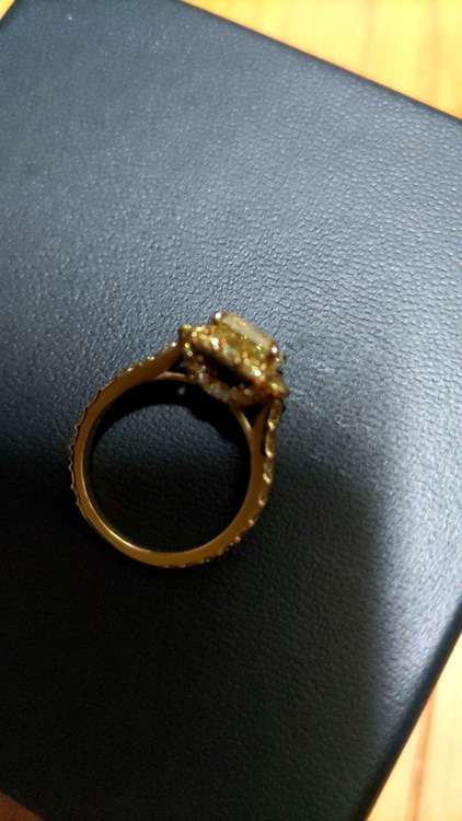 グラフイエローダイヤ2カラット（宝石）の商品画像 - 査定依頼日：2023年8月14日 - 最高査定価格：2,500,000円