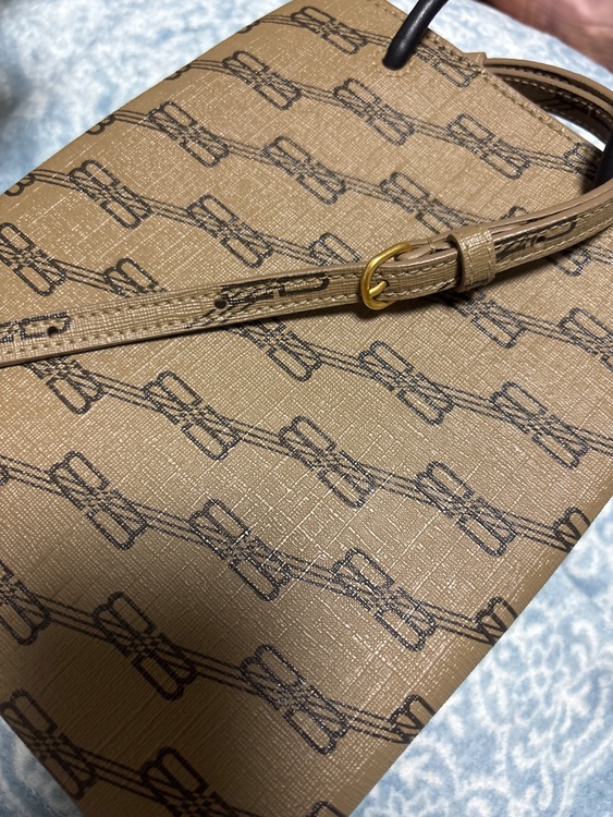 バレンシアガ  （ブランドバッグ）の商品画像 - 査定依頼日：2025年7月24日 - 最高査定価格：60,000円