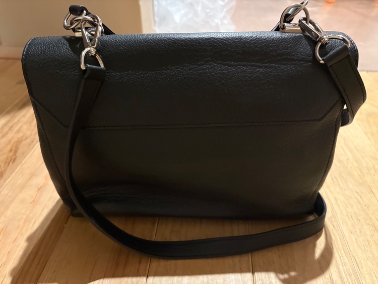 ロックミー（ブランドバッグ）の商品画像 - 査定依頼日：2026年3月26日 - 最高査定価格：140,000円