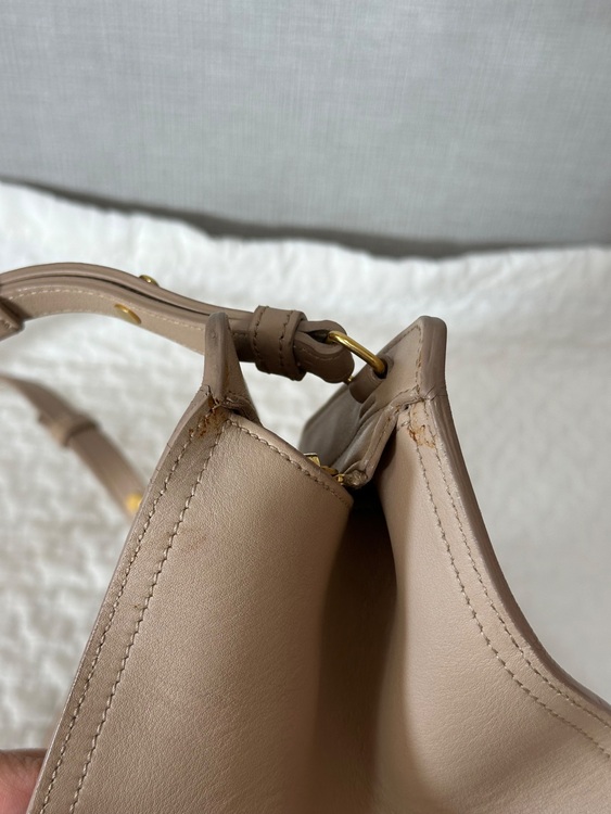 YSL ベイビーカバス（ブランドバッグ）の商品画像 - 査定依頼日：2025年12月2日 - 最高査定価格：88,000円